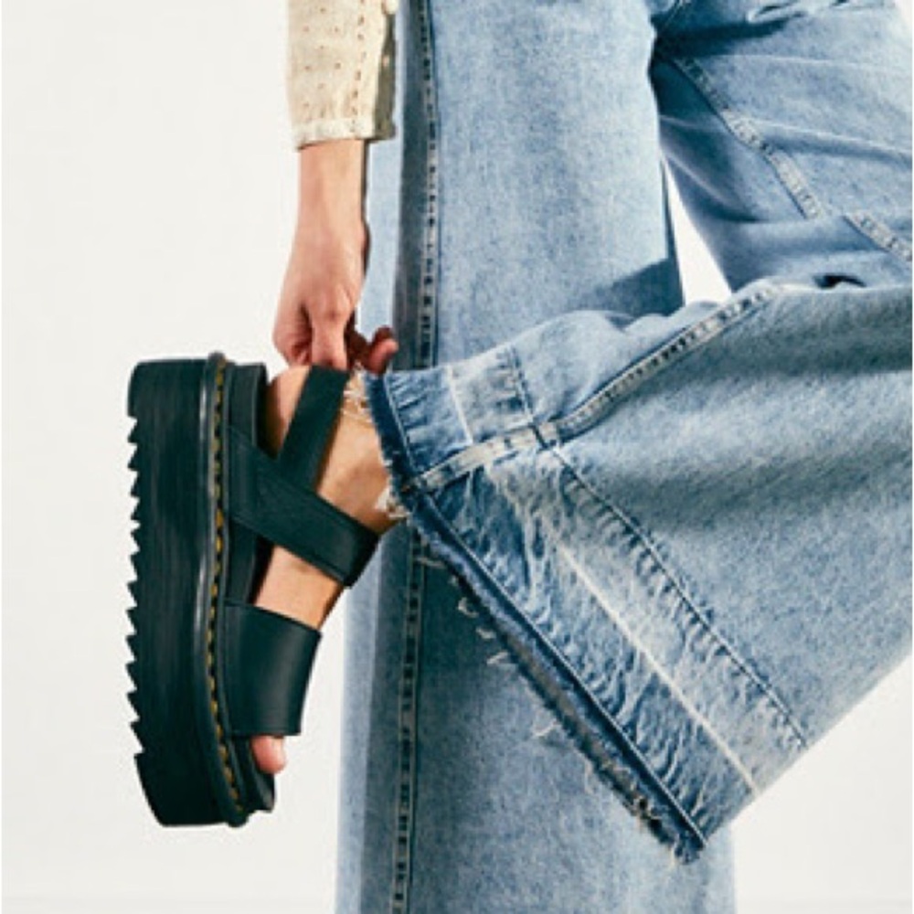 Dr . Martens Voss Quad Sandals